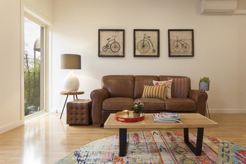 Boutique Stays - Central Park, South Melbourne Townhouse - Darwin Holiday 1