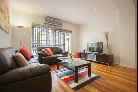Boutique Stays - Melrose Terrace, Townhouse In North Melbourne - Darwin Holiday 3