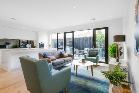 Boutique Stays - Murrumbeena Place 2 - Darwin Holiday 1