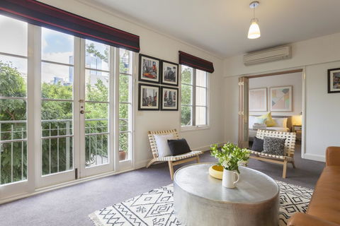 Boutique Stays - Wellington Mews, Apartment In East Melbourne - Darwin Holiday 0