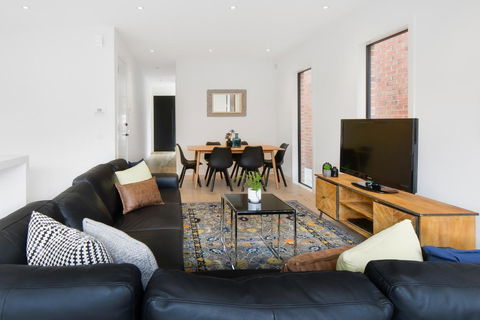 Boutique Stays-Murrumbeena Place 1 - Darwin Holiday 2