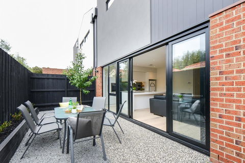 Boutique Stays-Murrumbeena Place 1 - Darwin Holiday 3