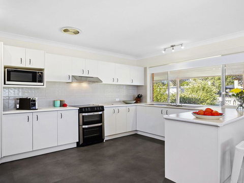 Braeside - Waterfront, Fireplace - Darwin Holiday 2