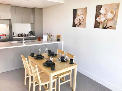 Brand New 2 Bed Apartment With Absolute Park View - Darwin Holiday 2