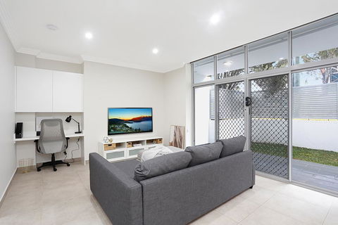 Brand New 2 Bedroom Apartment For 7 People - Darwin Holiday 0