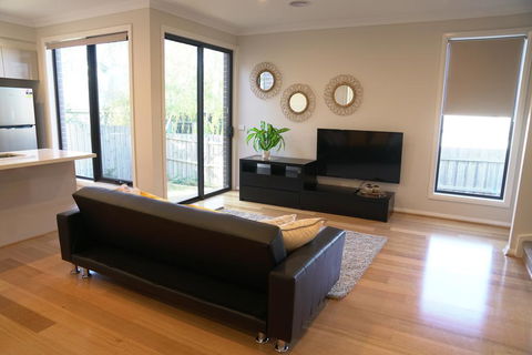 Brand New House Near Box Hill - Darwin Holiday 1