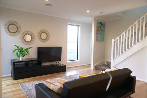 Brand New House Near Box Hill - Darwin Holiday 2
