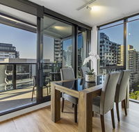Brand new luxury pad in shopping and dining Mecca - Darwin Holiday
