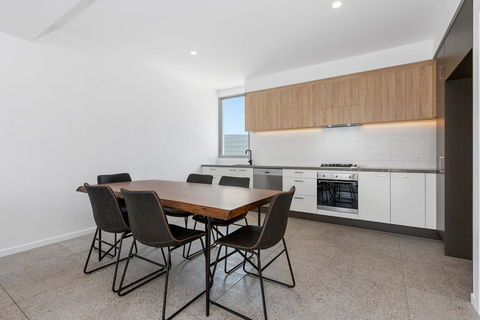 BRAND NEW OCEAN AVENUE TOWNHOUSE - Darwin Holiday 0