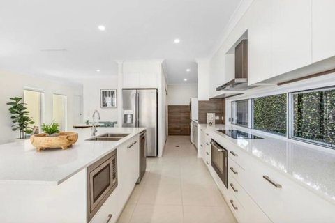 Brand New PRIZE HOME 50m Path To Beach - Darwin Holiday 1