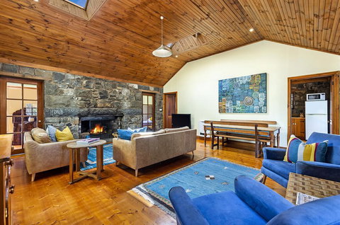 Breakfast Creek Cottage - Central Bluestone Cottage - Darwin Holiday 0