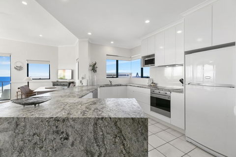 Breathtaking Views Of Sunshine Beach - Unit 7/21 Park Crescent - Darwin Holiday 1