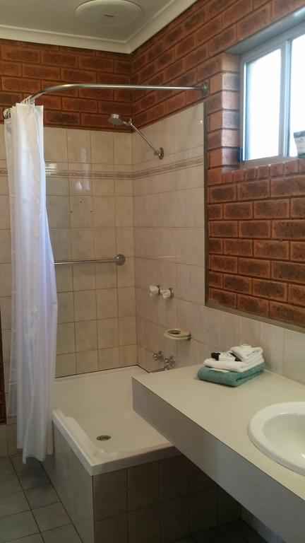 Bridge Motor Inn Tocumwal - Darwin Holiday 1