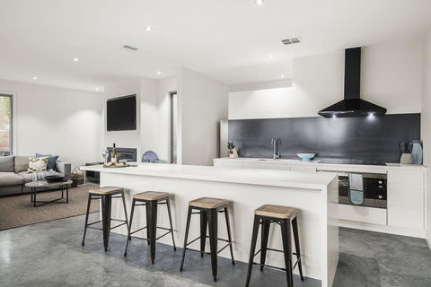 Bridgewater Luxury Family Retreat, Close To The Beach - Darwin Holiday 3