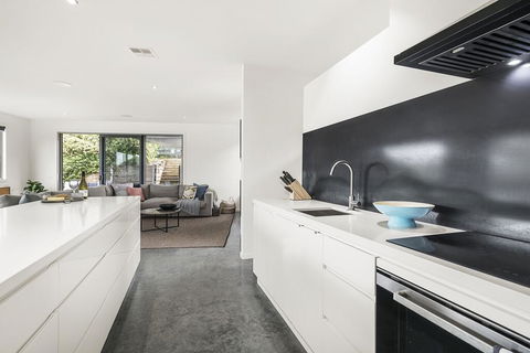 Bridgewater Luxury Family Retreat, Close To The Beach - Darwin Holiday 1