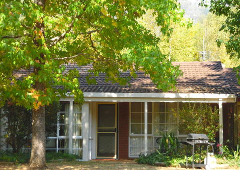 Bright Highland Valley Cottages - Darwin Holiday 3