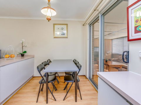 Bright, Neat & Convenient House - Darwin Holiday 2
