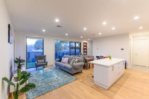 Brighton East 3 Bedroom 3 Bathroom Townhouse - Darwin Holiday 3