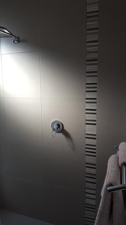 Brightwater Room For Rent On The Sunshine Coast - Darwin Holiday 1