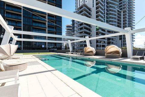 Broadbeach 2 Bedroom FREE WIFI, Netflix & Parking - Darwin Holiday 0
