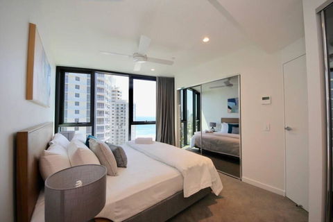 Broadbeach New Luxury Vue #17 Beach Views - Darwin Holiday 2