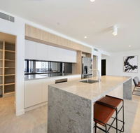 Broadbeach New Luxury Vue 17 Beach Views - Darwin Holiday