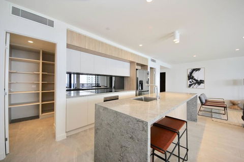 Broadbeach New Luxury Vue #17 Beach Views - Darwin Holiday 0