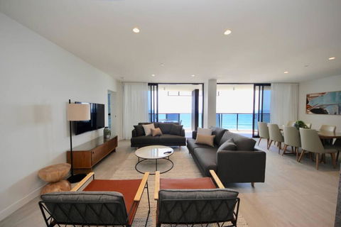 Broadbeach New Luxury Vue #17 Beach Views - Darwin Holiday 1