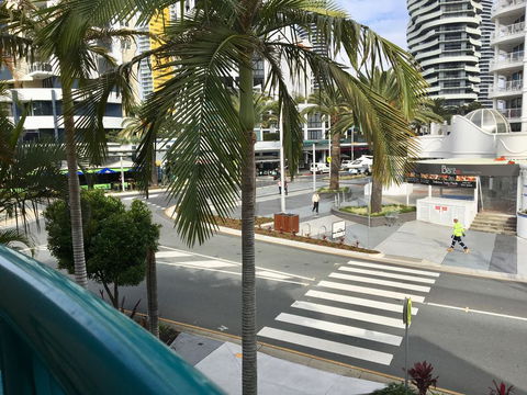 Broadbeach Private Apt With CHA - Darwin Holiday 0