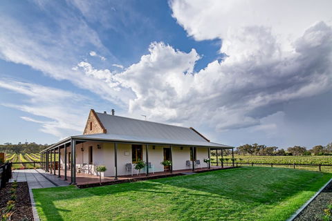 Brockenchack Vineyard Bed & Breakfast - Darwin Holiday 0