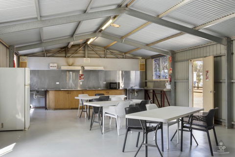 Broken Hill Tourist Park - Darwin Holiday 2