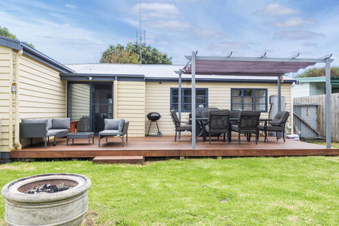 Bruce And Lola's - Darwin Holiday 1