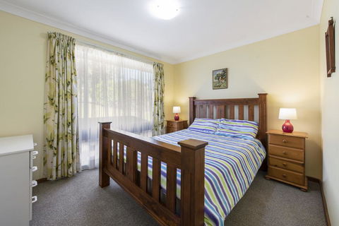 Buckland St 29 Mollymook - Darwin Holiday 3