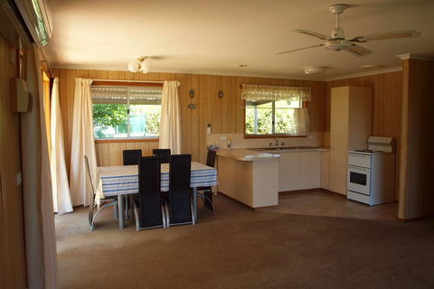 Bundalong Hideaway - Darwin Holiday 1