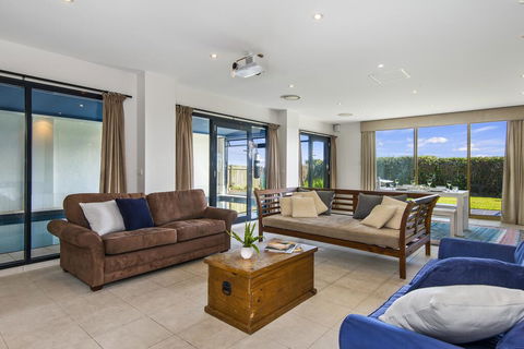 Bungan Beach House - Heated Indoor Pool - Darwin Holiday 0