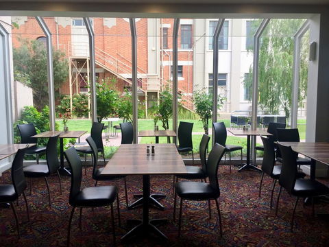 Burkes Hotel Motel - Darwin Holiday 1