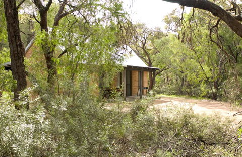 Bussells Bushland Cottages - Darwin Holiday 2