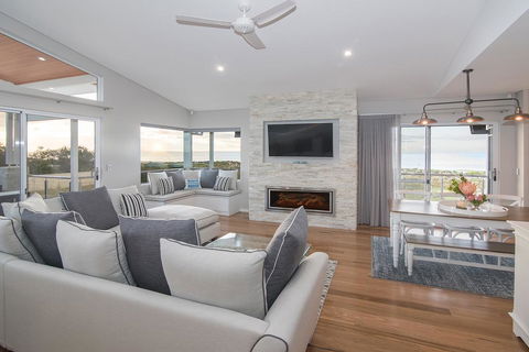 Busselton Beach House - Darwin Holiday 1