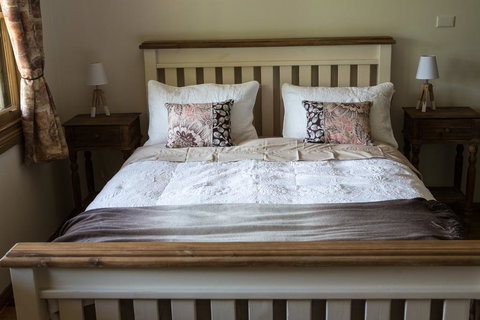 Buttercup Hill - Darwin Holiday 1