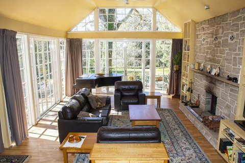 Bygone Beautys Cottages - Bronte Cottage - Darwin Holiday 3