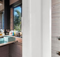 Byron Vista - Stroll to beach and town - Darwin Holiday