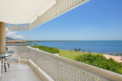 Cairns Ocean View Apartment - Darwin Holiday 1
