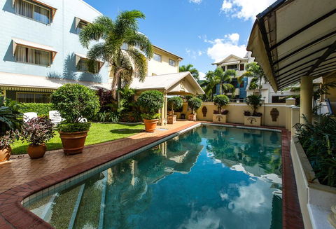 Cairns Queens Court - Darwin Holiday 1