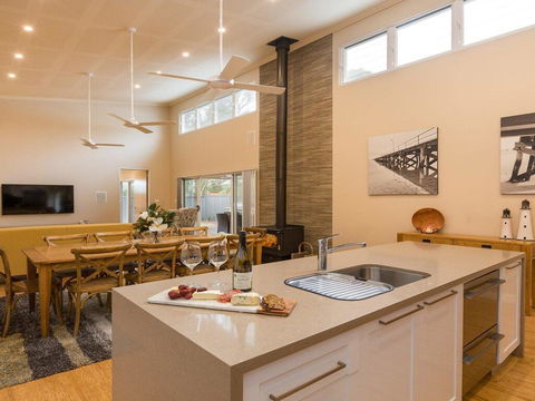 Callala Breeze - Access To Indoor Community Pool - Darwin Holiday 0