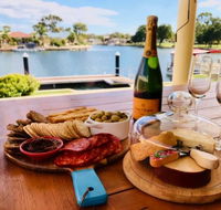 Canal Elegance In Yunderup - Darwin Holiday
