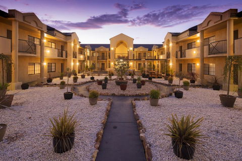 Canberra Parklands Central Apartment Hotel - Darwin Holiday 0