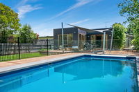Canterbury Villa Family friendly home walk to beach and village pool