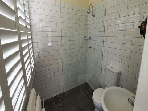 Canungra Hotel - Darwin Holiday 1