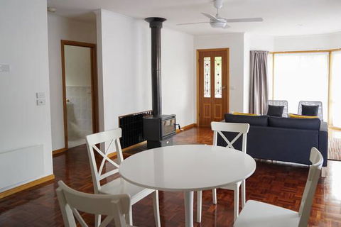 Canyon Walk House & Unit - Darwin Holiday 2