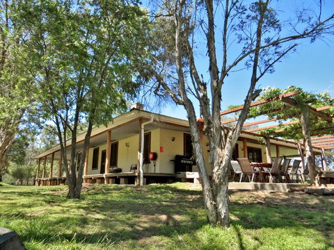 Capertee National Park Cottages - Darwin Holiday 2